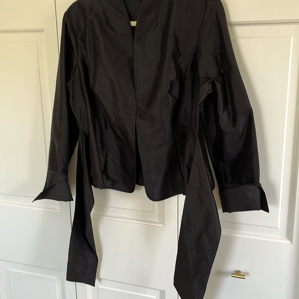Black silk jacket w tie
